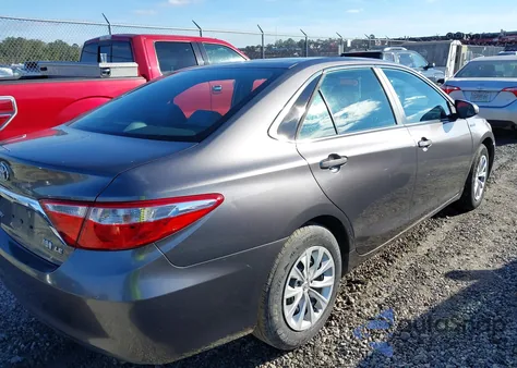 2015 Toyota Camry Hybrid Le z USA, uszkodzony, nr VIN 4T1BD1FK2FU173379